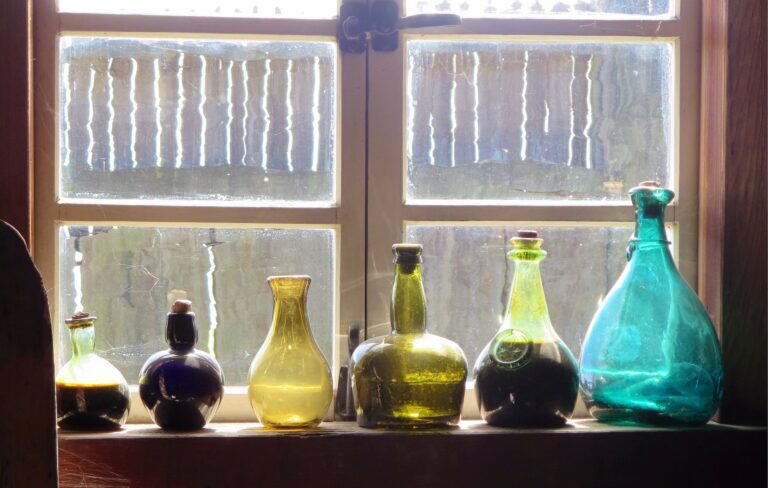 CiceroneJournal's tweet photo. ‘Bottled Spirits’ by @JessNelsonTyers  - a whimsical, inventive, moving piece of short fiction. The perfect mid-week tonic! 🧪⚗️✨

https://t.co/EozIOi3xB9

#shortfiction #shortstory #speculativefiction #writing https://t.co/cydco5rQVY