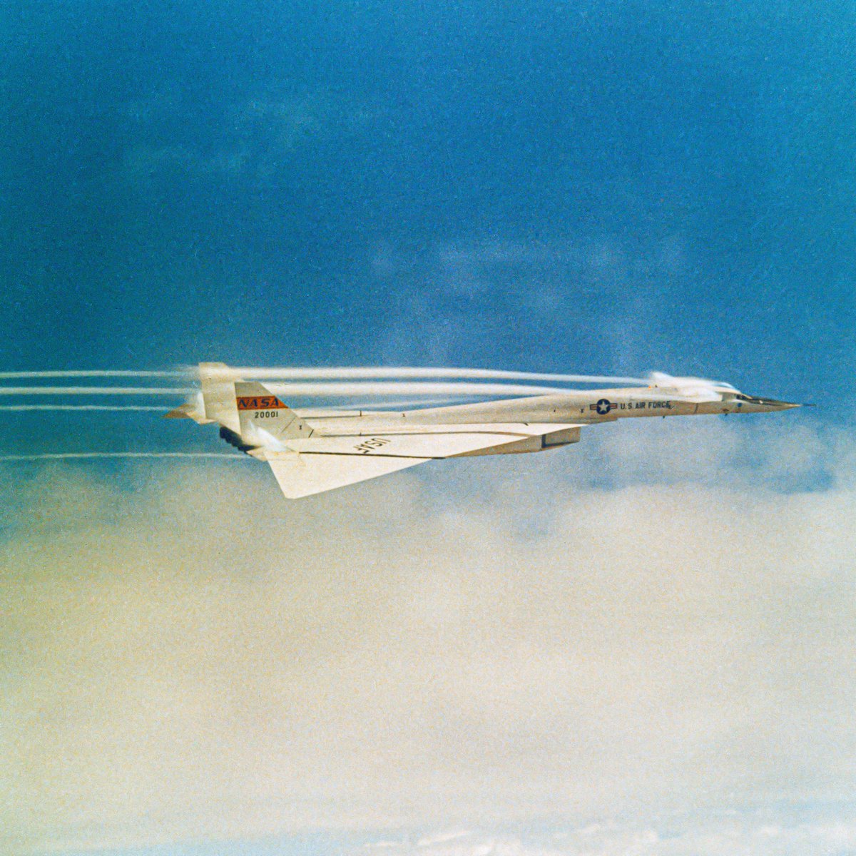 kadonkey's tweet photo. The North American Aviation XB-70 triple-sonic bomber prototype aircraft No. 1. NASA used the pre-production bomber for high-speed research in the mid-1960s. Sept 1967 📷. (NASA) https://t.co/B1IXPzMNBW