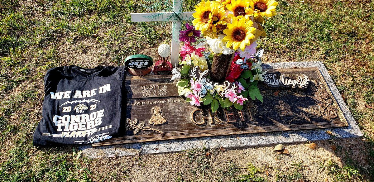 JohnCisnerosB's tweet photo. I miss Scott Greif .  He got Conroe High football 1st playoff shirt since 2012.   #CANCERSUC @ConroeTigersFB @CoachHardeman https://t.co/sP6RT5n3MW