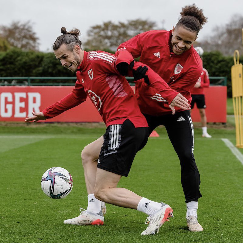 LUFC's tweet photo. 🏴󠁧󠁢󠁷󠁬󠁳󠁿 Linking back up with @Cymru!
@Daniel_James_97 x @official_tyro https://t.co/58AMGQhWTH