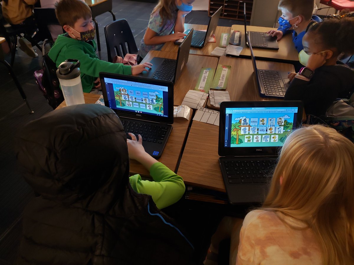 mrwelchert's tweet photo. Working hard on some Lumio word sorts today.  Students love using this new technology! https://t.co/Ac9RyNI3Pe