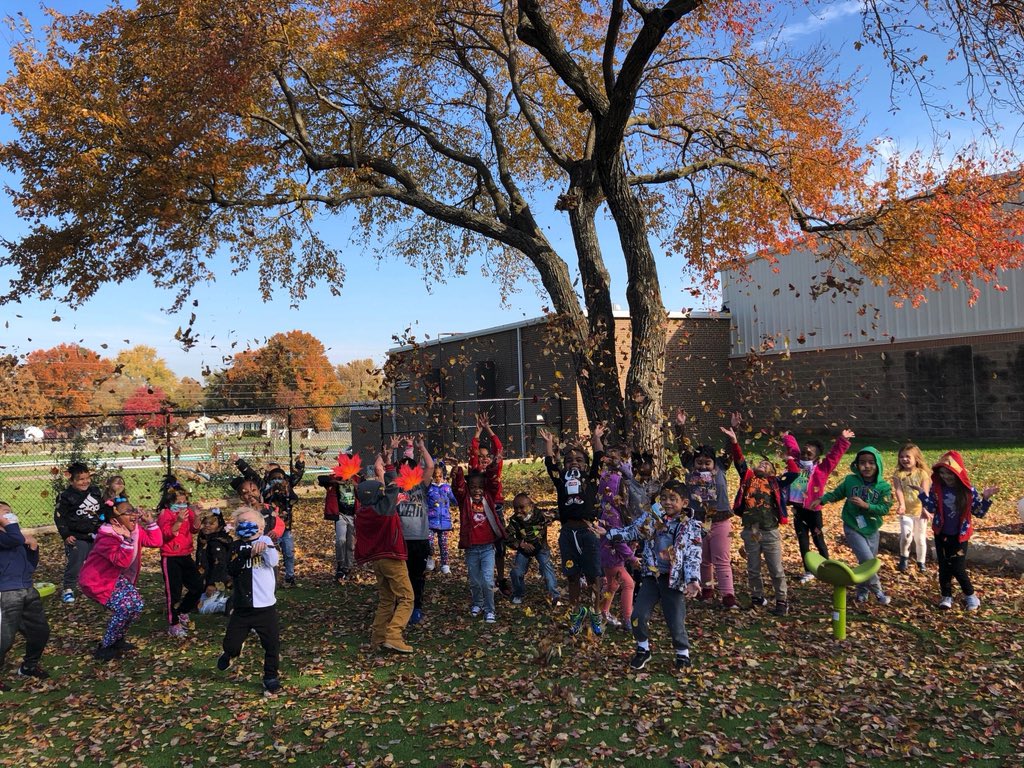 jteacherabc's tweet photo. We’re really enjoying the fall season! 🍁🍂 #kindergarten @CathyChristian7 https://t.co/zNjCeyyj6h
