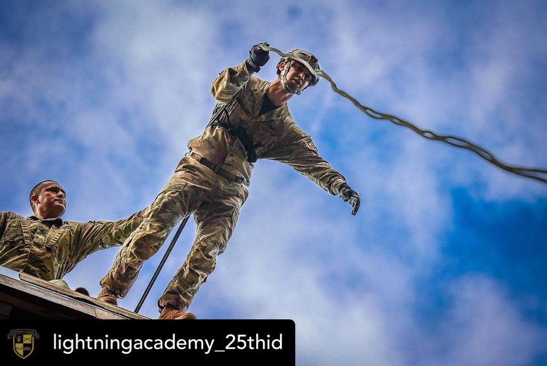 25thID's tweet photo. πππππππππ πππππππ
#RappelMaster
Gliding through this week and ready for the #VeteransDay four day weekend likeβ¦
π€β‘οΈπ―πΊπΈ
πΈ: CPL Jessica Scott
#LightningAcademy #TropicLightning #StrikeHard #RappelMasterCourse
@usarmy @USARPAC @usaghawaii https://t.co/Q1JZCroY1I