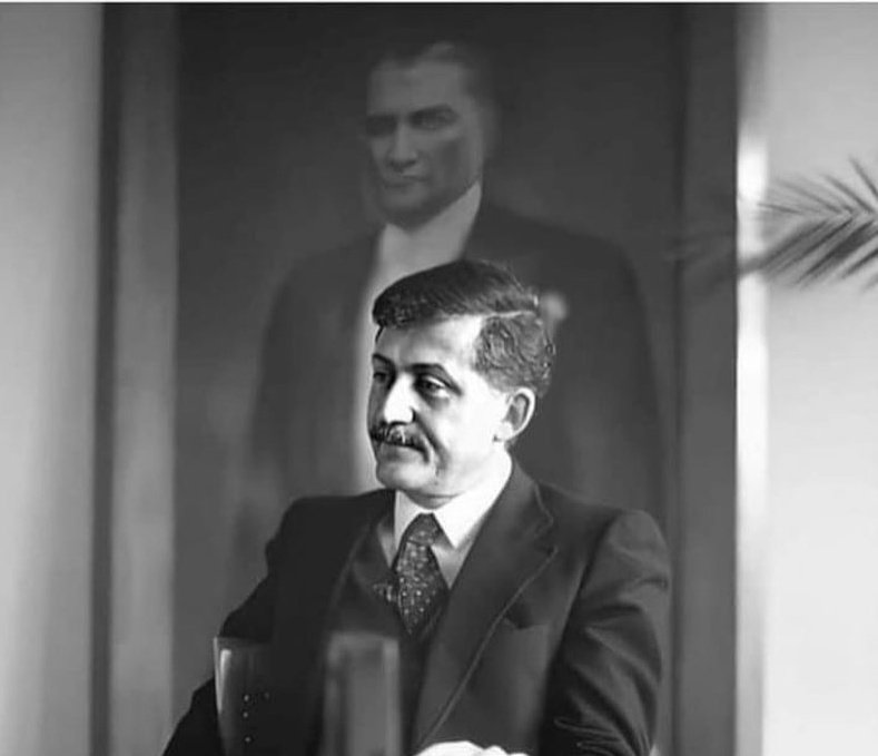 Ahmet Taner Kışlalı, FETÖ hakkında yazdığı yazıdan 4 gün sonra bombalı saldırıda şehit edilmişti. İşte o yazının bir bölümü ⬇️+++
#Tarih #AhmetTanerKışlalı