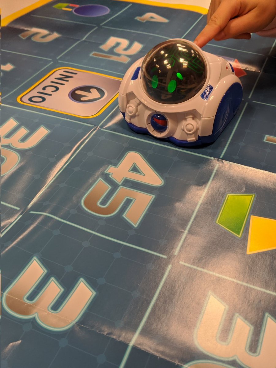 RaquelMontins's tweet photo. Hoy hemos disfrutado de aprender jugando, gracias a los materiales de robótica que hemos tenido la oportunidad de conocer y manipular. 

Una buena forma de enseñar la competencia digital y las habilidades tecnológicas a los niños en el aula.#MI1855A https://t.co/qvfKbpLmi2