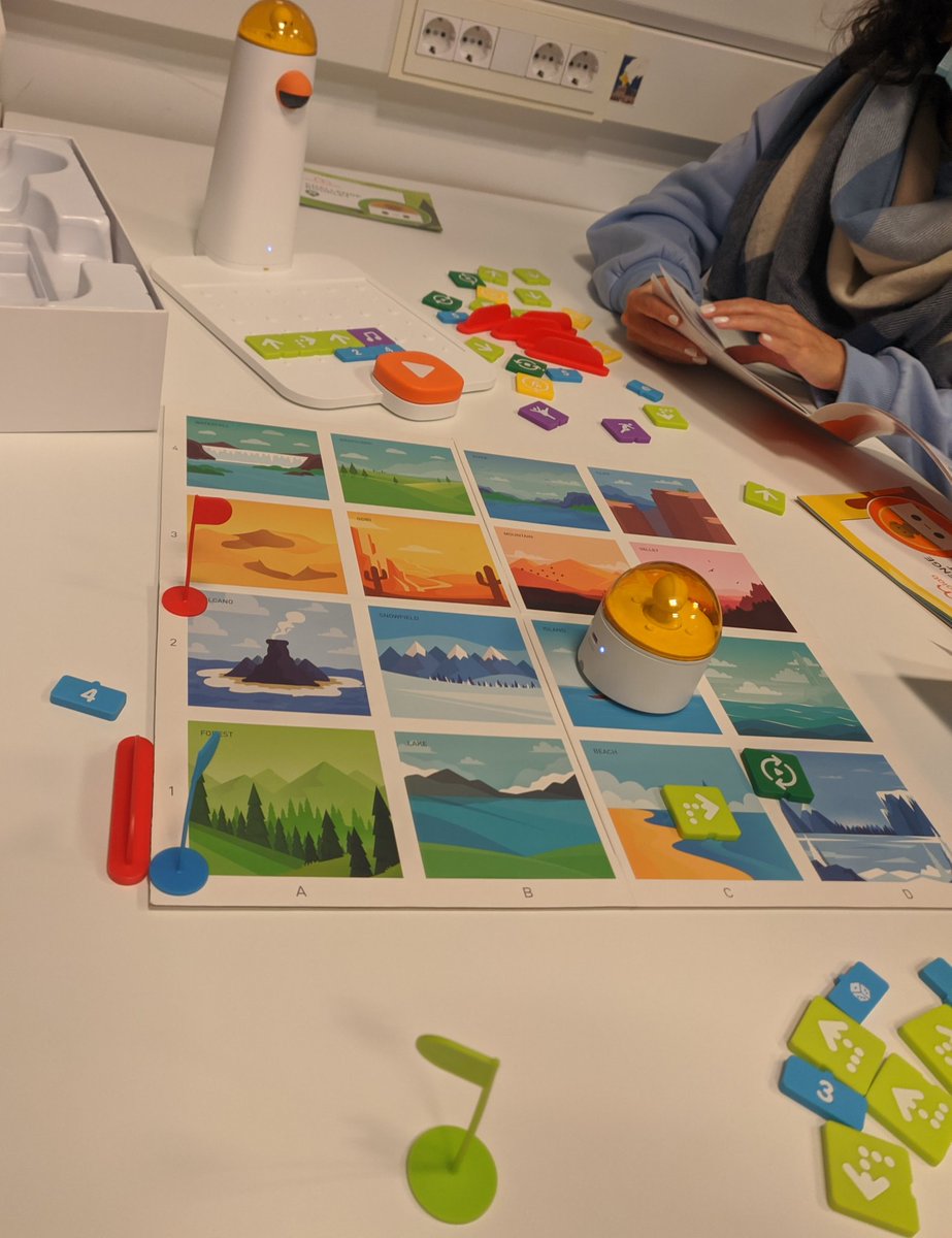 RaquelMontins's tweet photo. Hoy hemos disfrutado de aprender jugando, gracias a los materiales de robótica que hemos tenido la oportunidad de conocer y manipular. 

Una buena forma de enseñar la competencia digital y las habilidades tecnológicas a los niños en el aula.#MI1855A https://t.co/qvfKbpLmi2