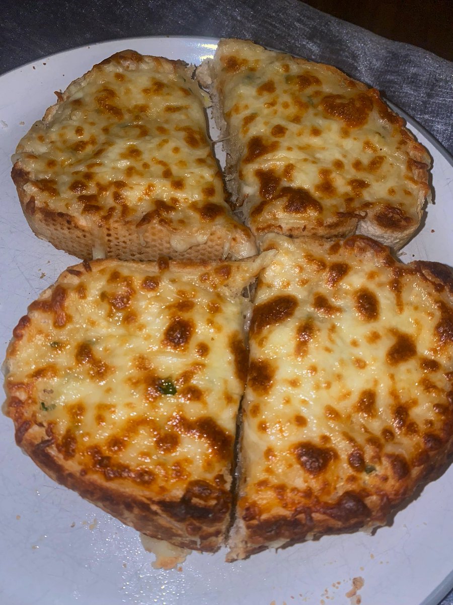 SeanAndoEFC's tweet photo. First go at making cheesy garlic tiger bread wow https://t.co/aoFYDkb0t1