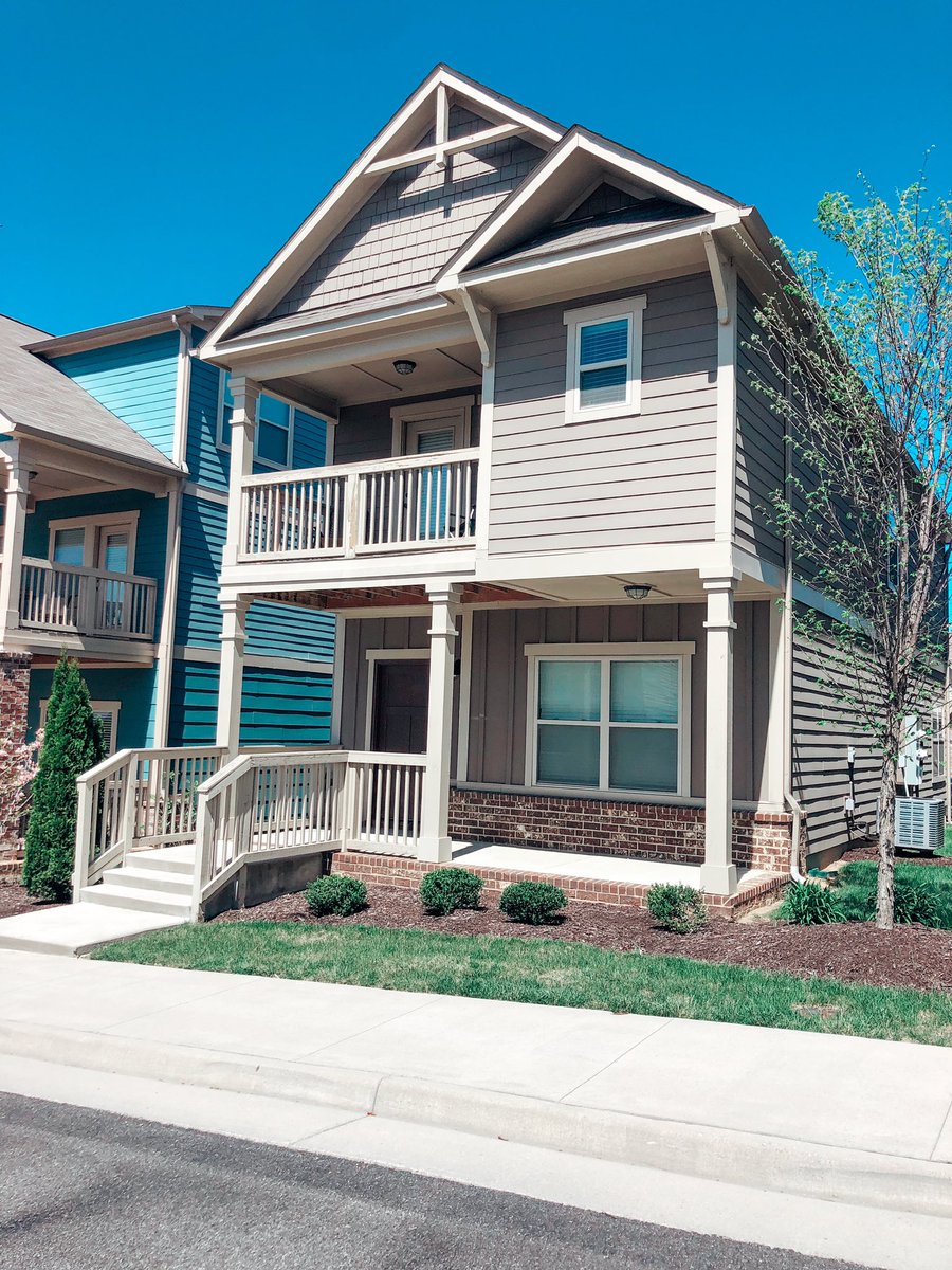 Only 2 more spaces left inside out Rutherford 5x5.5 units before it’s completely sold out. Tell a friend to tell a friend! Hurry we are leasing fast 💨 
#liveherelivewell #retreatatblacksburg