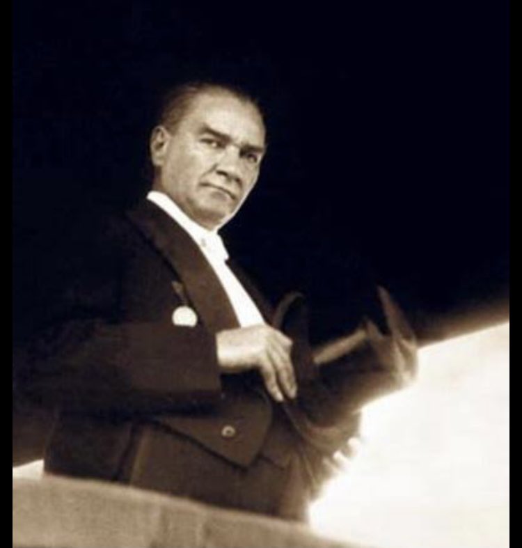 ucokdidem's tweet photo. Saygı, minnet ve özlemle anıyorum. Ruhun şad olsun Atam. #10Kasim #izindeyiz https://t.co/ii7tNBUMmt