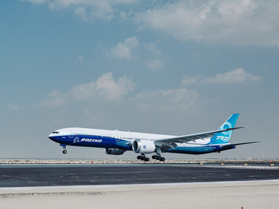 aequalistrad's tweet photo. [Trad @aequalistrad] Le Boeing #777X est arrivé au @DubaiAirshow après un vol sans escale de près de 15 heures. 
@BoeingFrance @Boeing  @BoeingMidEast @b777xlovers 
https://t.co/Ar7OoczHVR https://t.co/f8wQPNGfYZ