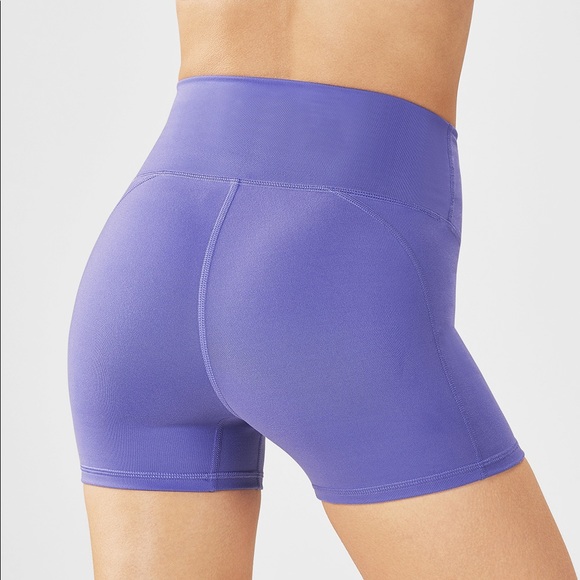 oblivionbliss23's tweet photo. So good I had to share! Check out all the items I'm loving on @Poshmarkapp #poshmark #fashion #style #shopmycloset #fabletics #saywhat #whitehouseblackmarket: https://t.co/6xFT45bpS7 https://t.co/P4nrfI6jW6