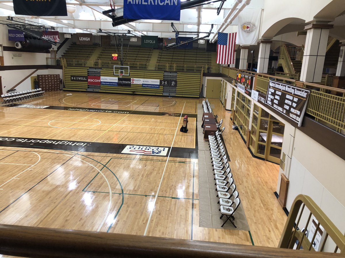 LehighAthEvents's tweet photo. It’s Throwback Night for @LehighWBB in historic Grace Hall. https://t.co/qQAOPqRsFk