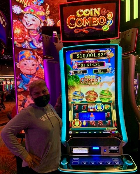 Yaamava's tweet photo. Join us in congratulating this lucky Club Serrano member on her ✨biggest✨ win yet! On Sunday, Maria hit a $11,316.67 jackpot off an .88c bet on @scientificgames Terrific Tiger - Coin Combo! 🤑🎰 #Winner #Jackpot #AllThrill #Yaamava
Location: Second floor near Rock & Brews https://t.co/32thvrtees