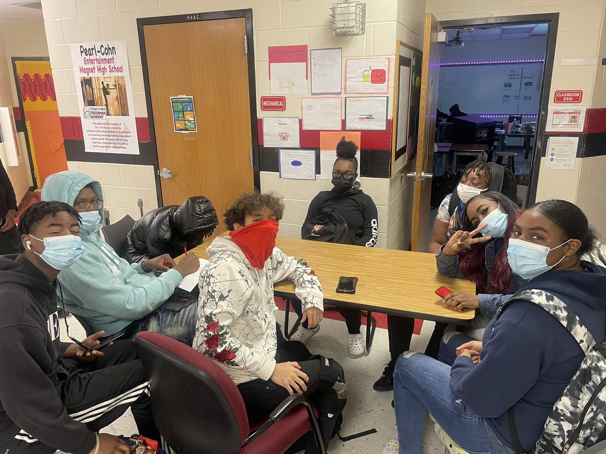 PearlCohn_SGA's tweet photo. Student Government Association meeting today! #WeMeanBusiness https://t.co/Sgn73sScca