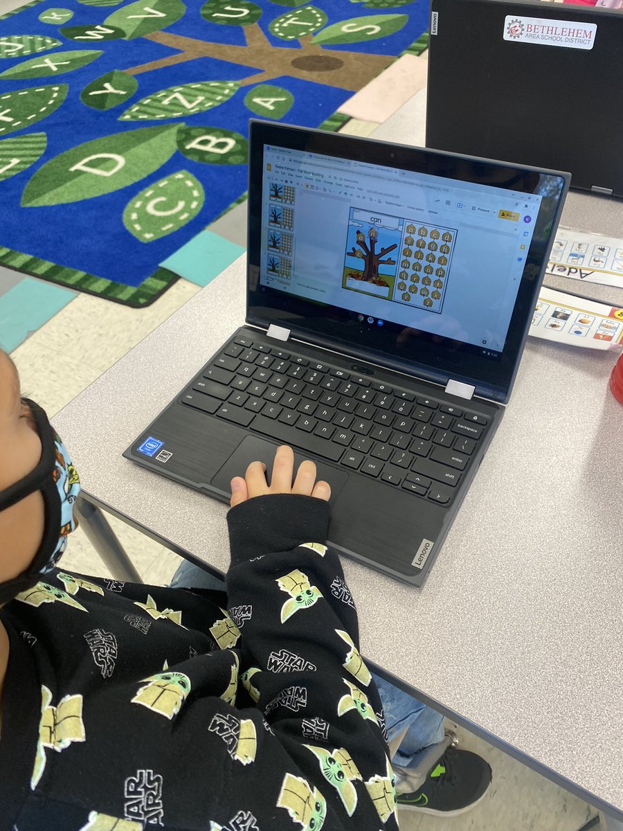 MrsNikoleSolano's tweet photo. Exploring Fall Leaves 🍂 Yesterday we went on a leaf hunt, built words with leaves on our computers, and completed a leaf investigation! 🔎 @BASDSpGarden #basdignite https://t.co/riRFaQWUdk