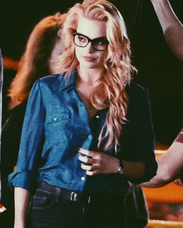 Who said glasses are for nerds?
Glasses can be sexy too