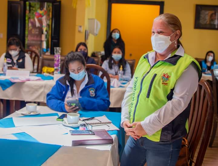 SEPREMGUATEMALA's tweet photo. Comprometidos con el cumplimiento de la #PNPDIM se implementa la Escuela de Liderazgo y Gestión para el desarrollo de las Mujeres -ELIGEM- dirigida a DMM's como un espacio de formación y de incidencia para proponer acciones encaminadas para el avance de las mujeres. https://t.co/DH44MOFcYC