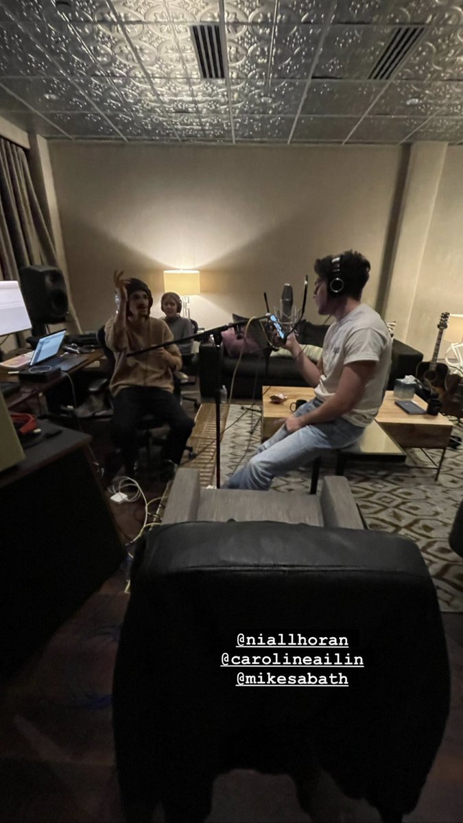 Niall Horan yesterday in the studio!