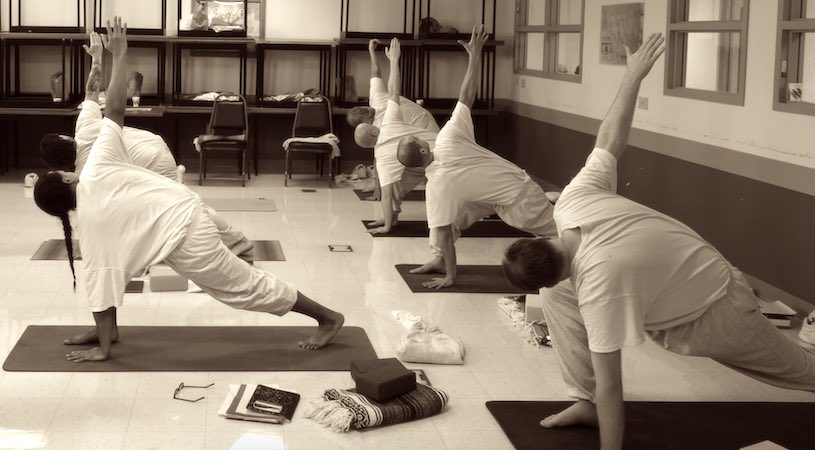 Yoga Behind Bars tweet media