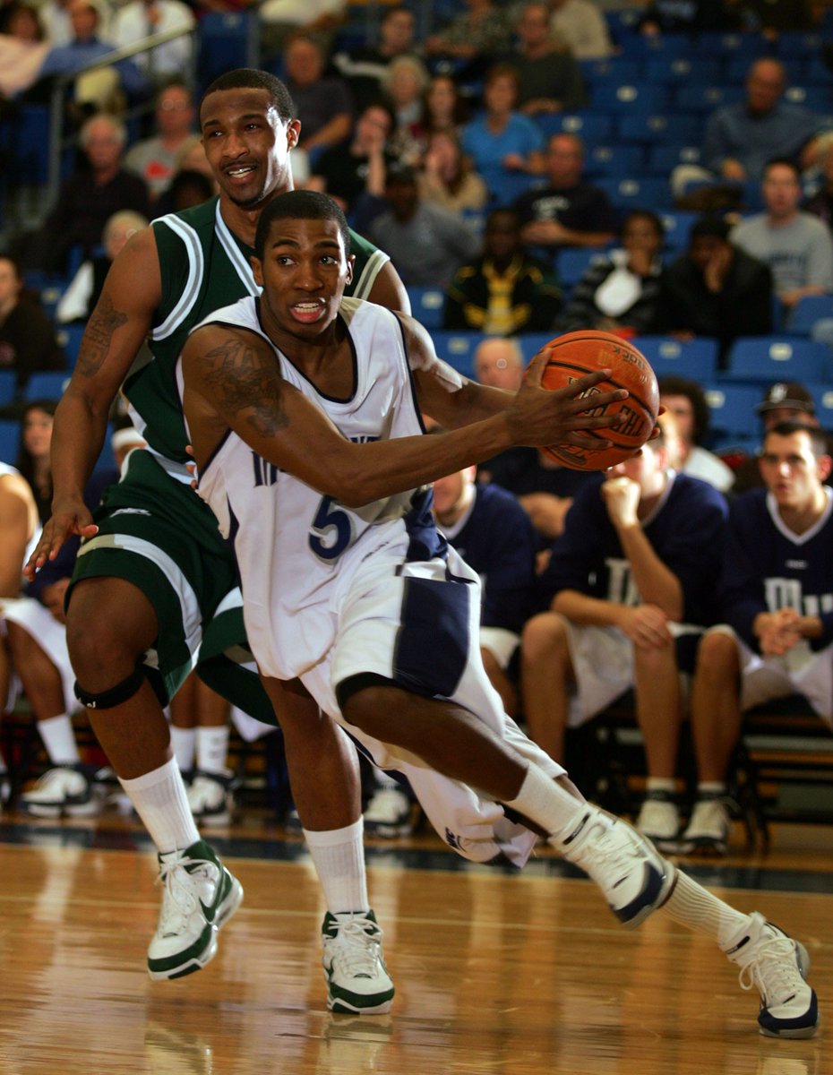 MonmouthBBall's tweet image. We've played Charlotte once previously, back in 2007 at the Paradise Jam on the Virgin Islands.

🔹 18 seconds left: tying layup.
🔹 13 seconds left in OT: winning three.

👏🏽 @wkcoleman5