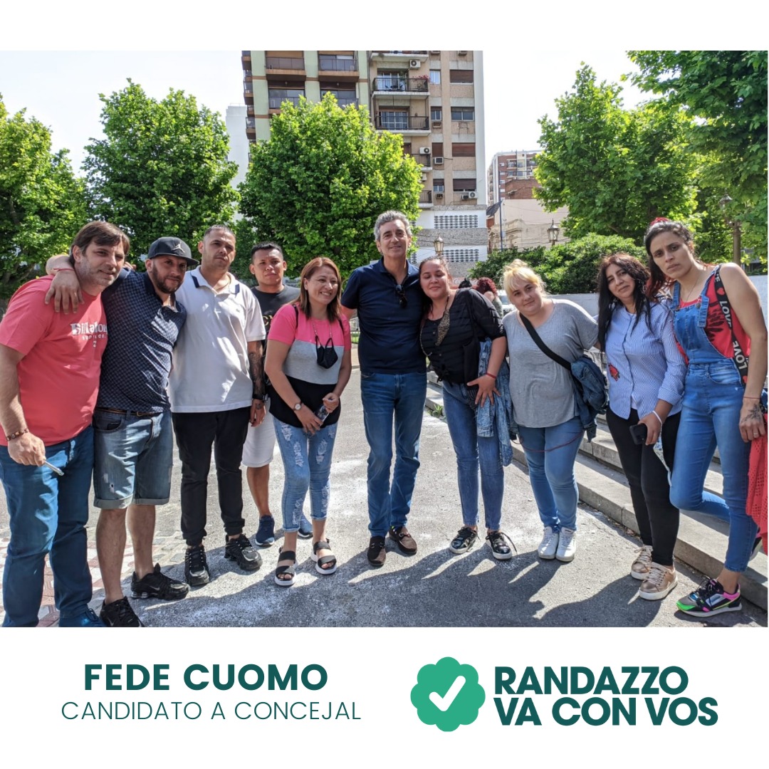 FEdePyME's tweet photo. Se armó ronda y charla en Plaza Alsina. Te pedimos el voto para sumar una tercera fuerza en el Concejo y terminar con la lógica de los extremos, hace 4 años que es "amarillo o celeste" con sólo las 2 fuerzas mayoritarias. El domingo contamos con vos, ✅LISTA 508✅ a la urna🗳️ https://t.co/zTGsIuftet