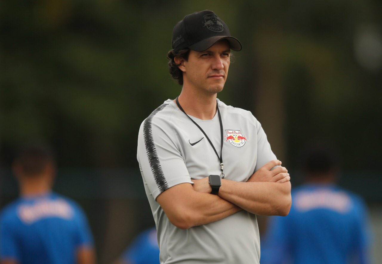 Barbieri prepara a equipe para o duelo diante do Santos. Foto: Ari Ferreira/Red Bull Bragantino