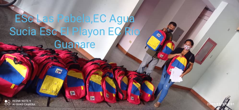 Continúa de manera progresiva la entrega de bolsos tricolor contentivos de útiles escolares para beneficiar a la muchachada de #Portuguesa, de acuerdo con las políticas públicas educativas establecidas por el Ejecutivo Nacional.

<a href="/rafaelcalles/">Rafael Calles</a> @MPPEDUCACION <a href="/_LaAvanzadora/">Yelitze Santaella</a>