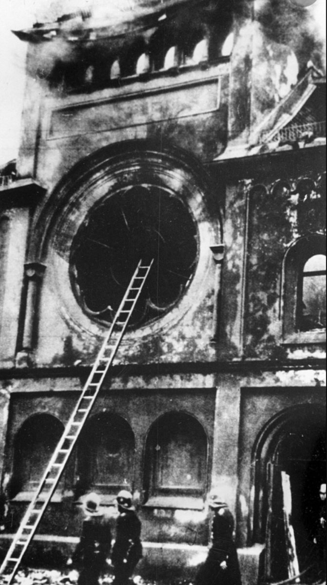 Il nous appartient d’avoir une pensée et une prière, pour le 83ème anniversaire de la “Nuit de cristal”Nous devons nous souvenir et transmettre ce que l’histoire fut,comme le disait si justement E.Wiesel“Celui qui écoute un témoin de cette tragédie, devient à son tour un témoin.”