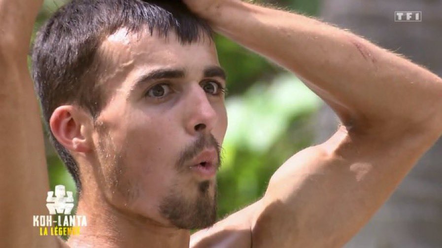topito_com's tweet photo. Nous pendant        Nous quand
tout l'épisode         on a vu Denis
                                 appeler Teheiura

#KohLanta https://t.co/L2fPsumESa