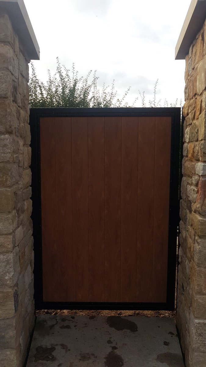 HowickAutoGates's tweet photo. Finishing #theribblevalley installation: steel and aluminium infill #pedgate with @Gatecontrolgear Easy 400 Plus gate closer, #accesscontrol via @CDVIUK ES500 #maglock with RGL IP rated push to exit button by @twsecuritydist #pedestriangate #neatdesign #durabledesign https://t.co/XSlZSCabPZ