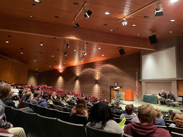ReadySlcs's tweet image. Thank you to the Oakland County Bar Association, MSU Management Education Center, OCBA Law-Related Education Committee, and all the outstanding presenters at the OCBA Youth Law Conference.  South Lyon High School &amp;amp; South Lyon East High School students greatly enjoyed this event!