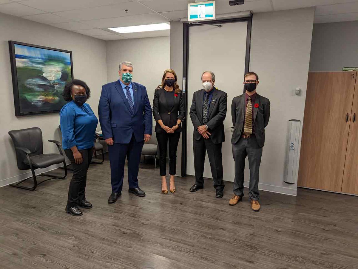 <a href="/MonAssemblee/">Mon Assemblée</a> a rencontré la ministre <a href="/C_Mulroney/">Caroline Mulroney</a> cet après-midi pour la féliciter du dépôt de sa refonte de la Loi sur les services en français et pour faire une mise à jour sur les dossiers francophones. On se revoit vendredi à l' <a href="/universiteON/">Université de l’Ontario français</a> ! #onfr #onpoli #frcan