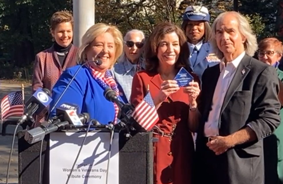 SeawrightForNY's tweet image. What an honor to present the women in service award to our @GovKathyHochul at our Women’s Veterans Day tribute.  Congratulations to all of the honorees and thank you for joining us on this very special occasion.