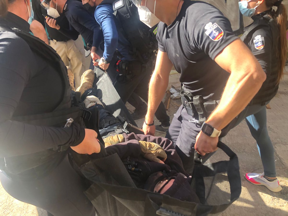 SPPLB_APV's tweet image. Formación #PolicíaPortuaria, jornada de formación continuada, varios talleres simultáneos  con temáticas y objetivos diferentes de potenciación. Soporte Vital Básico, IMVI’S, RCP Y DESA primer interviniente policial.
@SindicatoSpplb @PedroGilSPPLB