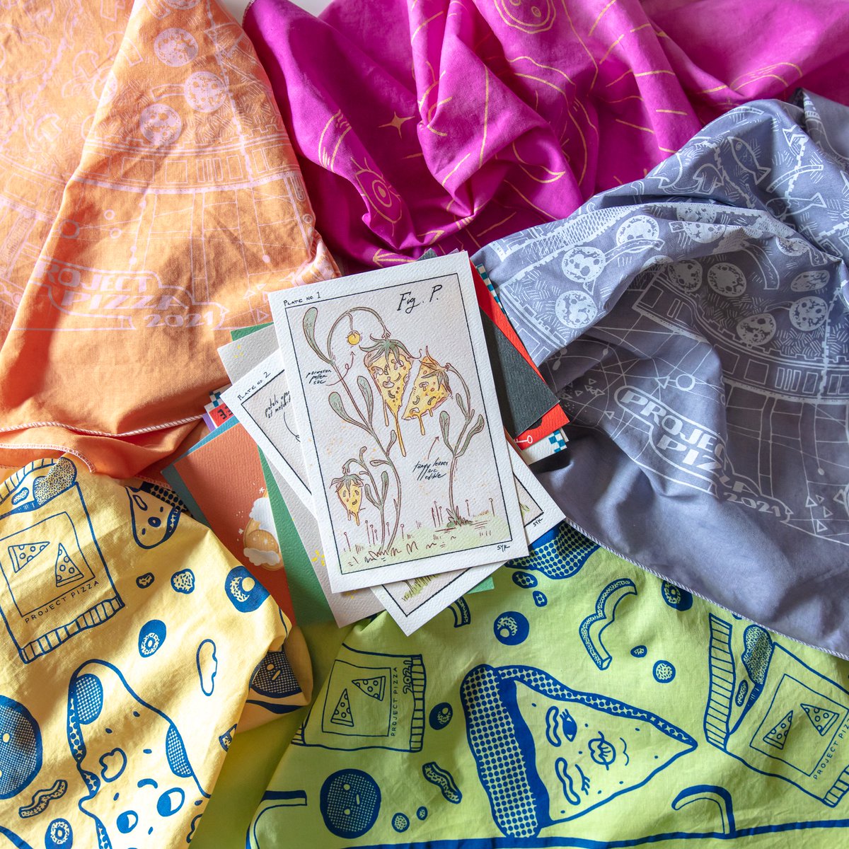 sawdustbear's tweet image. More about #ProjectPizza2021. 

We have new bandana designs from @fruitypeeebles, @jeffzugale and @MintRaine. They are HAND-DYED by my and @thatcalliecat&apos;s hands to match the designs. They are soft.

Online: 11/12-11/14, starts Fri noon.
IRL: 11/13, 10am-2pm, Food Forward HQ