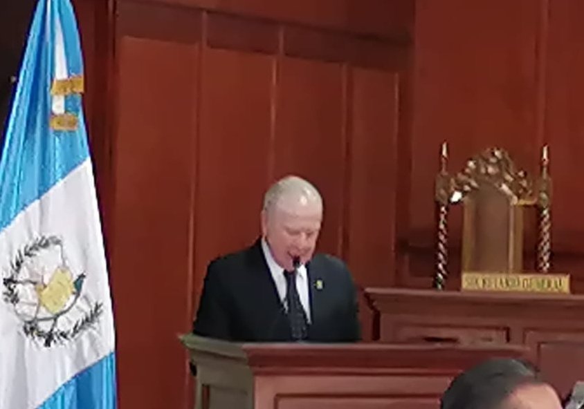 guatevisible's tweet photo. #CCVisible

El Presidente Molina Barreto señala que se mantendrá comunicación constante con el personal de @guatevisible para dar trámite de las solicitudes de acceso a la información pública requerida y se designará personal de la CC para validar la información de la plataforma. https://t.co/W1Erhd5fhL