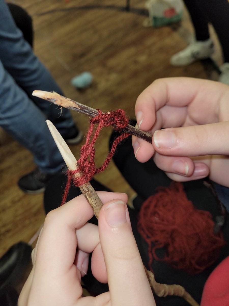 mayerofwatton's tweet photo. Another odd evening with #1stwattonatstoneguides
Learning to knit with their home made knitting needles !!! #extremeknitting #guidescan @Girlguiding https://t.co/hibwydV4K1