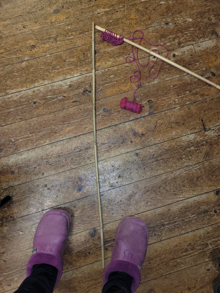 mayerofwatton's tweet photo. Another odd evening with #1stwattonatstoneguides
Learning to knit with their home made knitting needles !!! #extremeknitting #guidescan @Girlguiding https://t.co/hibwydV4K1