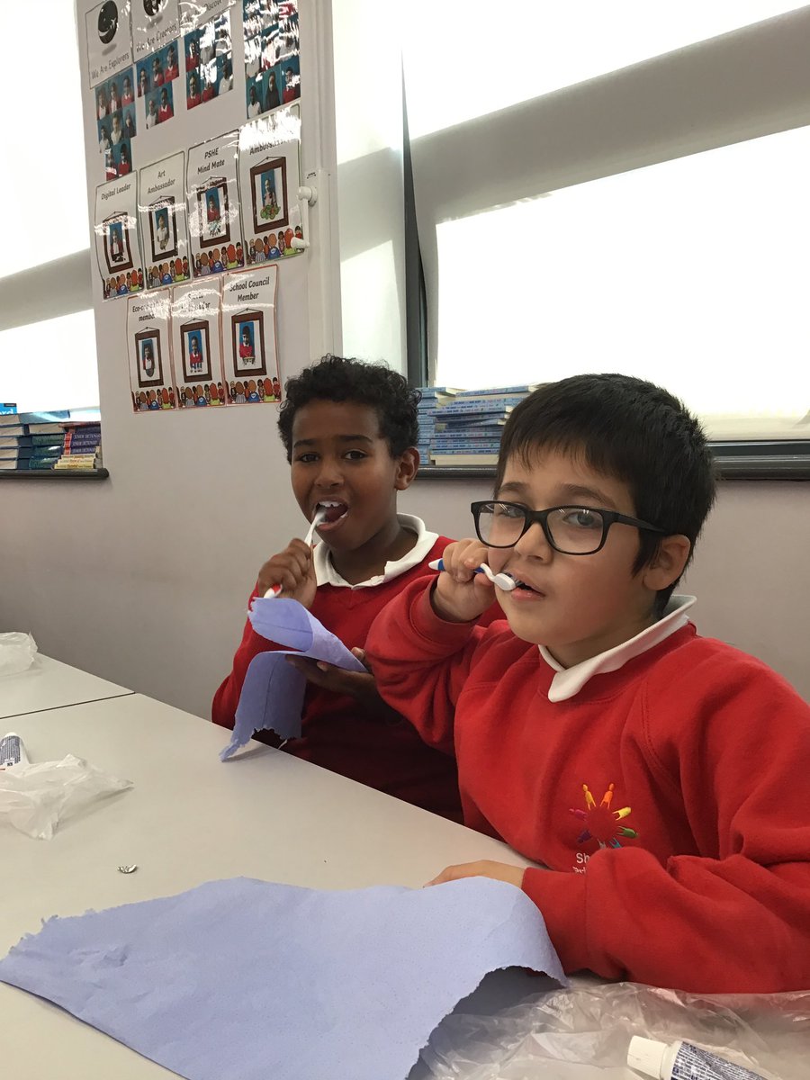 shakespeareLS9's tweet photo. When we’re learning about the human digestive system there’s only one place to start… following our visit from Mariam the dental hygienist, we have been investigating plaque in our mouths and have taken home a tooth brush and toothpaste to keep up the brushing! #keeponbrushing https://t.co/TOgO04eEGS