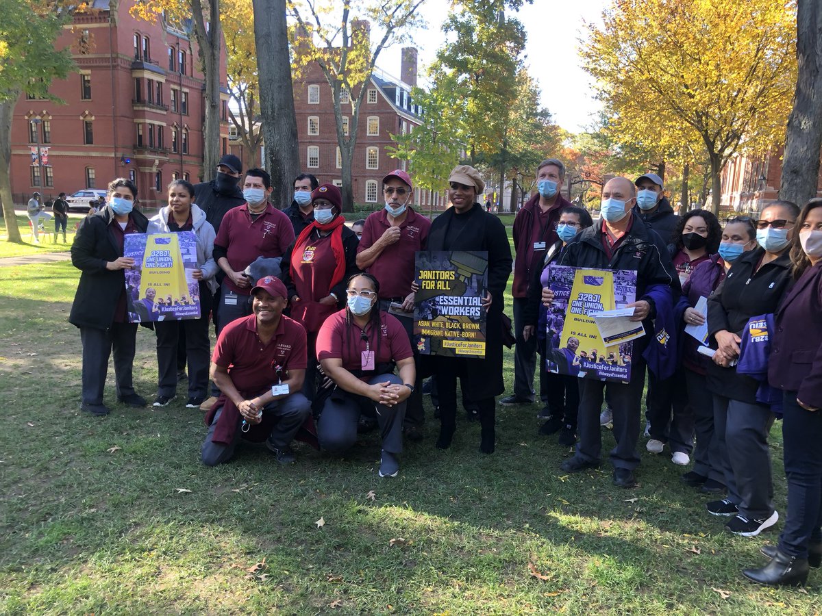 32BJSEIU's tweet photo. Thank you to @RepPressley and everyone else who supported @harvard workers today including @hgsuuaw @HUCTW @harvardslam @HCYDSA @MikeConnollyMA @VoteJivan @qzondervan @erika4rep https://t.co/kcuR3azDqO