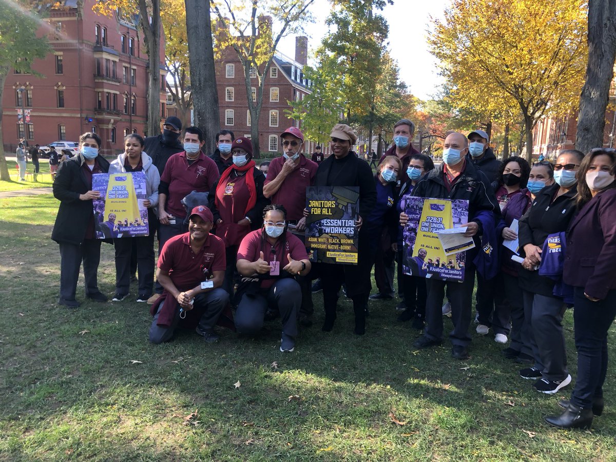 32BJSEIU's tweet photo. Thank you to @RepPressley and everyone else who supported @harvard workers today including @hgsuuaw @HUCTW @harvardslam @HCYDSA @MikeConnollyMA @VoteJivan @qzondervan @erika4rep https://t.co/kcuR3azDqO