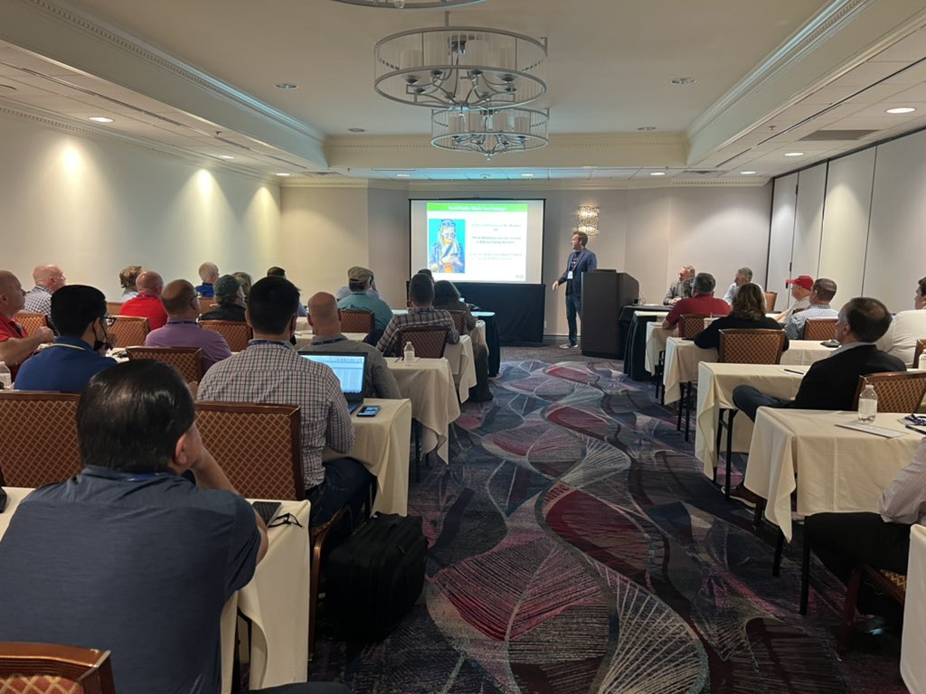 ITEX pre gaming with Roger J giving an overview on Evolved Office. And a Mars sighting!