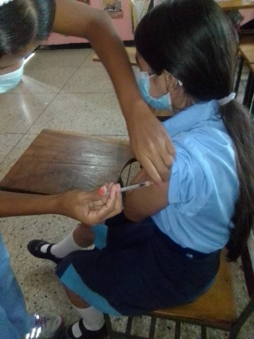 Más de 9.700 estudiantes entre los 12 y 17 años han sido vacunados en #Portuguesa, gracias a las políticas de protección social del Gobierno Nacional liderado por nuestro Pdte. <a href="/NicolasMaduro/">Nicolás Maduro</a> y del @MPPEDUCACION por la Min. <a href="/_LaAvanzadora/">Yelitze Santaella</a> 

<a href="/rafaelcalles/">Rafael Calles</a> <a href="/AlvaradoC_Salud/">Carlos Humberto Alvarado González</a>