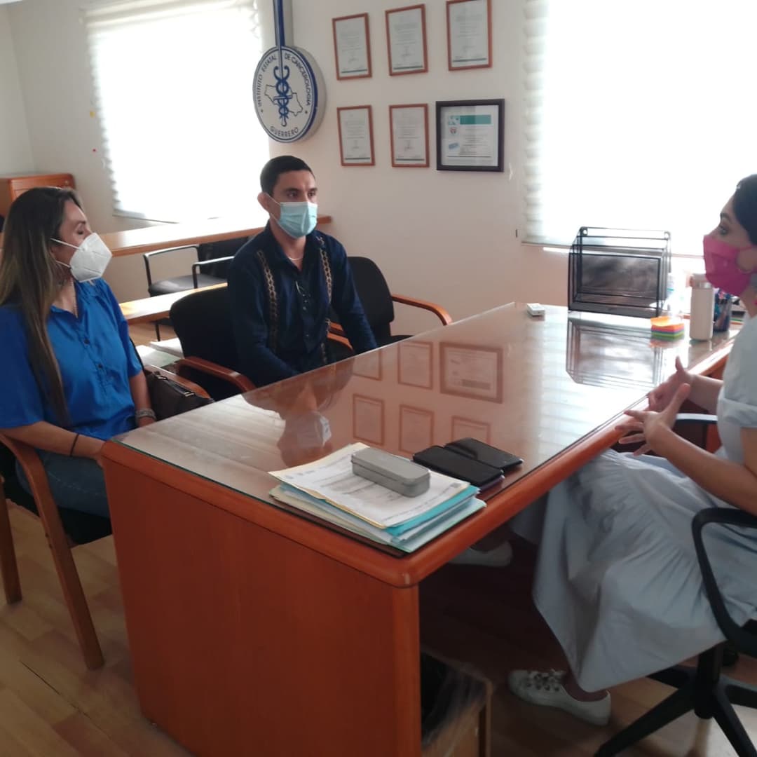 AMANC_GUERRERO's tweet photo. El día de hoy nos reunimos con la Directora General del hospital IECAN, la Dr. Sandra Maria Fajardo Hernández, para continuar nuestra alianza de apoyo mutuo para la atención de pacientes oncopediatricos, donde pasamos un rato agradable con su buena atención a todos los temas. https://t.co/spcCpWdixS