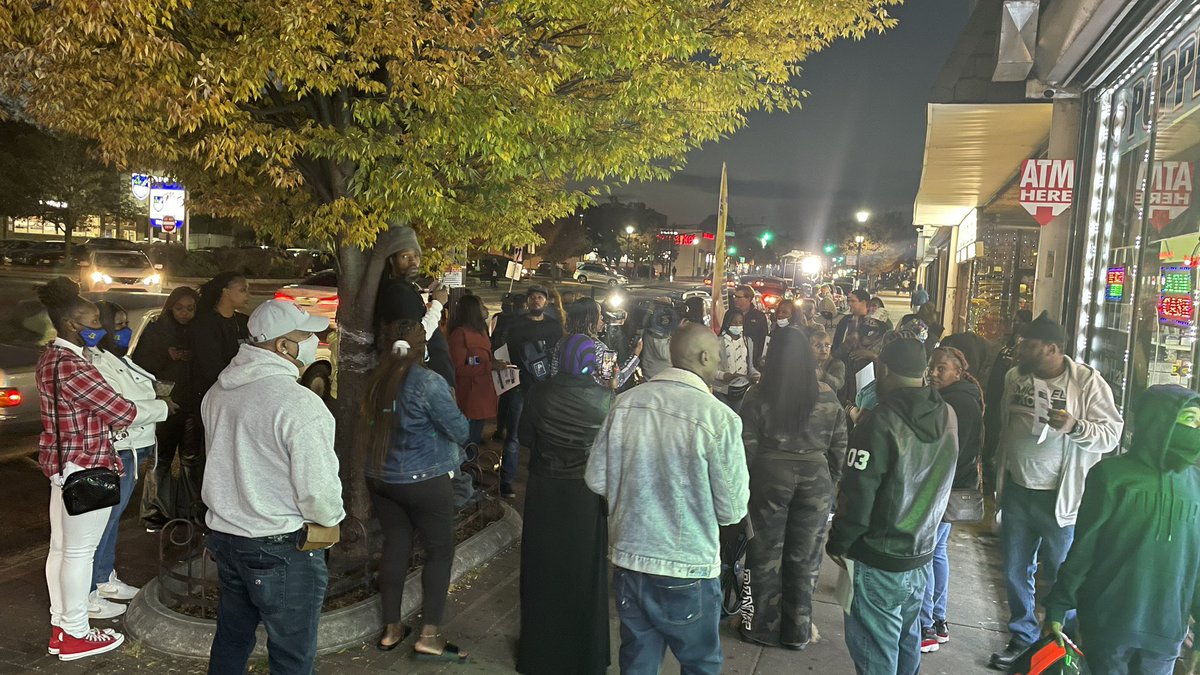 JayDowReports's tweet photo. A large *community* based search party is Forming at the NJ deli where missing teenager #JashyahMoore was last seen. Residents tell me they are extremely dissatisfied with organizedSearch effort thus far from law enforcement and elected officials. Live in a bit on @PIX11News https://t.co/t7JatByvbv