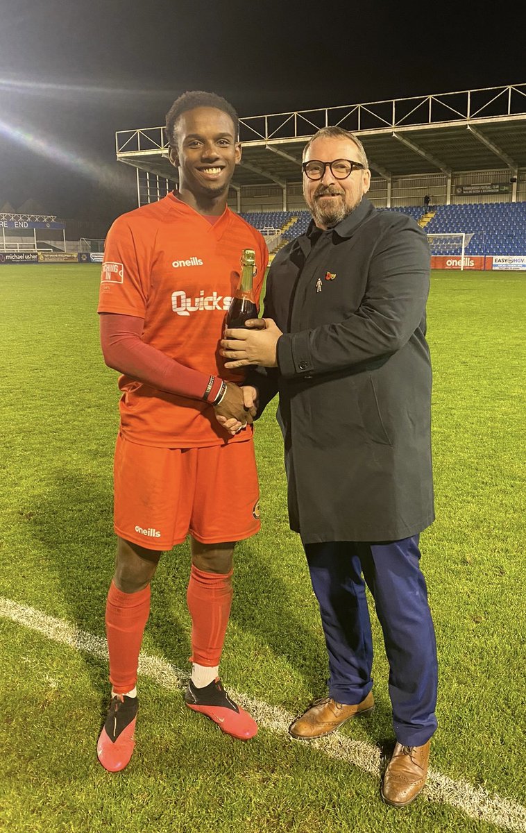 FarnboroughFC's tweet photo. Another clean sheet for goalkeeper Dante Baptiste who picks up tonight’s Man of the Match award from Chairman Simon Gardener! #FarnboroughFC https://t.co/7t7MgA0SRE