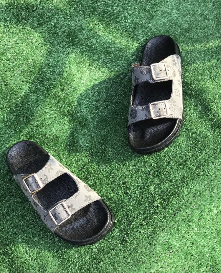 THEBIGZEE7's tweet photo. @nuel_ah Wish you very best dear !
Gats some nice feet gift for you ! Huh ! 🤦‍♀️ #ibadan #Showbiz #slides #LayconAt28 #Shoes https://t.co/XVRqWEmkQz
