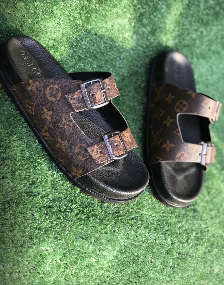 THEBIGZEE7's tweet photo. @nuel_ah Wish you very best dear !
Gats some nice feet gift for you ! Huh ! 🤦‍♀️ #ibadan #Showbiz #slides #LayconAt28 #Shoes https://t.co/XVRqWEmkQz