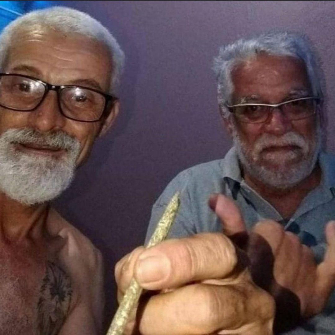 LegalizeABraba's tweet photo. - isso é só uma fase, um dia eles larga essa maconha 
- eu e meu parceiro curtindo nossa aposentadoria https://t.co/1dS1M4GCdX