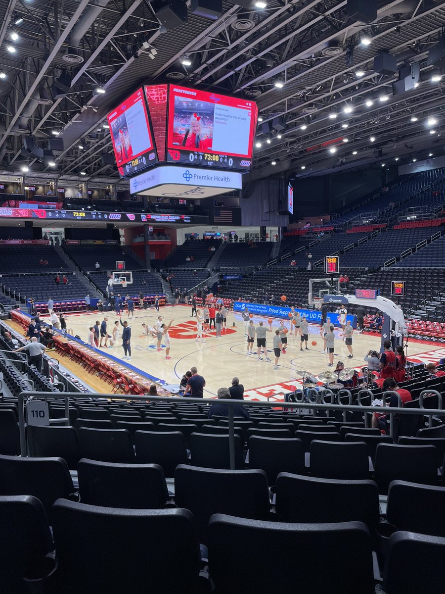 DaytonBaseball_'s tweet photo. Supporting our fellow managers! @DaytonManagers Good luck tonight! Go Flyers ✈️🏀 #Dayton6th https://t.co/REOAQ4T9kH